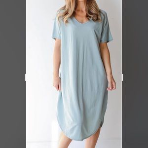 NEW!  Kierra V-Neck Flowy Fit Midi Dress in Sage. Medium